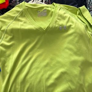 Under armour semi fitted tee